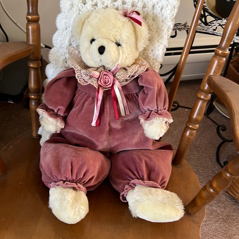 Pacifix International Victorian Bear